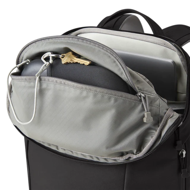 Crossroads Backpack 22L Black