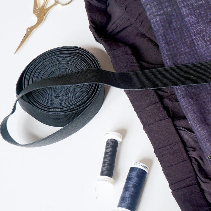 Fantastic Elastic Black with dark fabrics