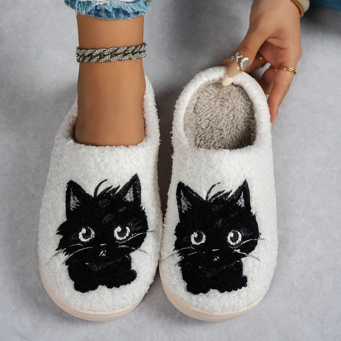 Soft girls' slippers – cat-face design, plush lining, cozy indoor winter wear for chilly evenings at home