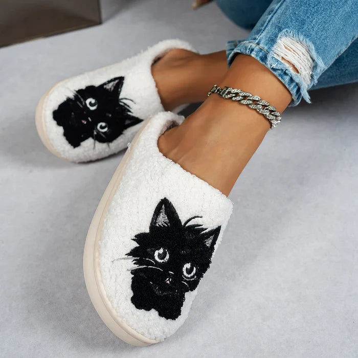 Soft girls' slippers – cat-face design, plush lining, cozy indoor winter wear for chilly evenings at home