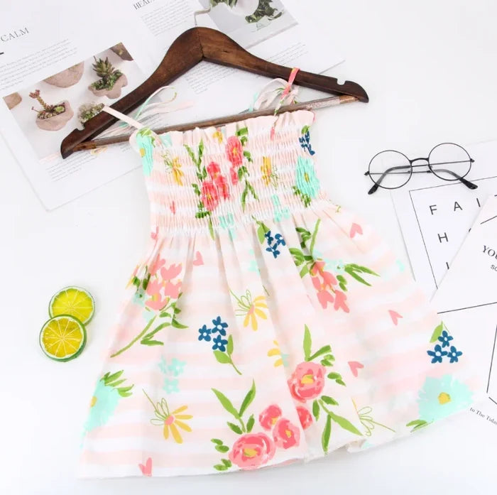 Soft girls' sundress - smocked bodice, daisy print, polyester, for casual summer outings