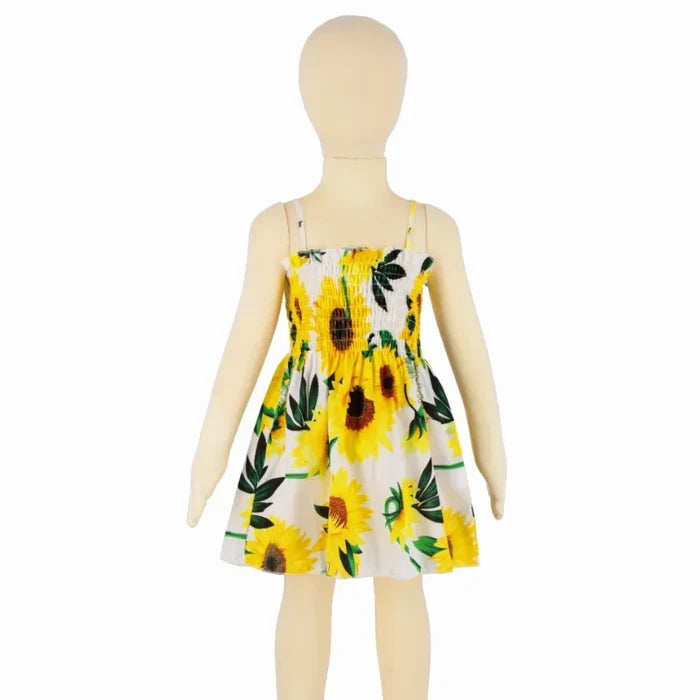 Soft girls' sundress - smocked bodice, daisy print, polyester, for casual summer outings